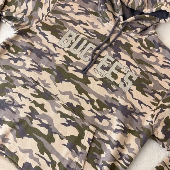 Buc-ee's Camo Hoodie Mens Large Born and Bred Graphic Camouflage Pullover large - Picture 4 of 7
